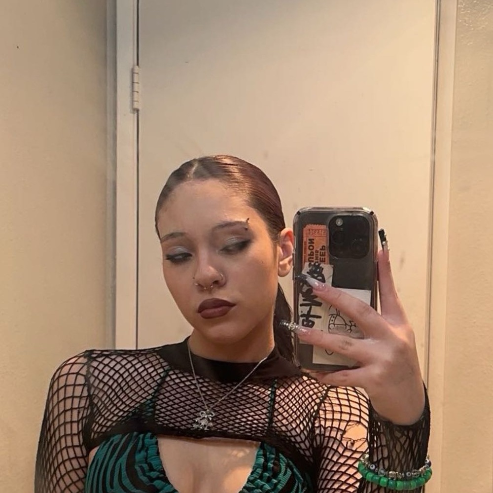 Meet your Posher, Angie